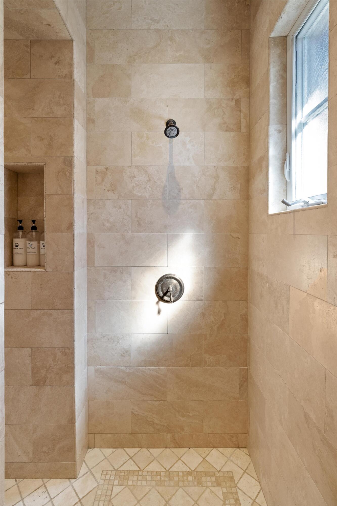 618 Anacapa Street, 4