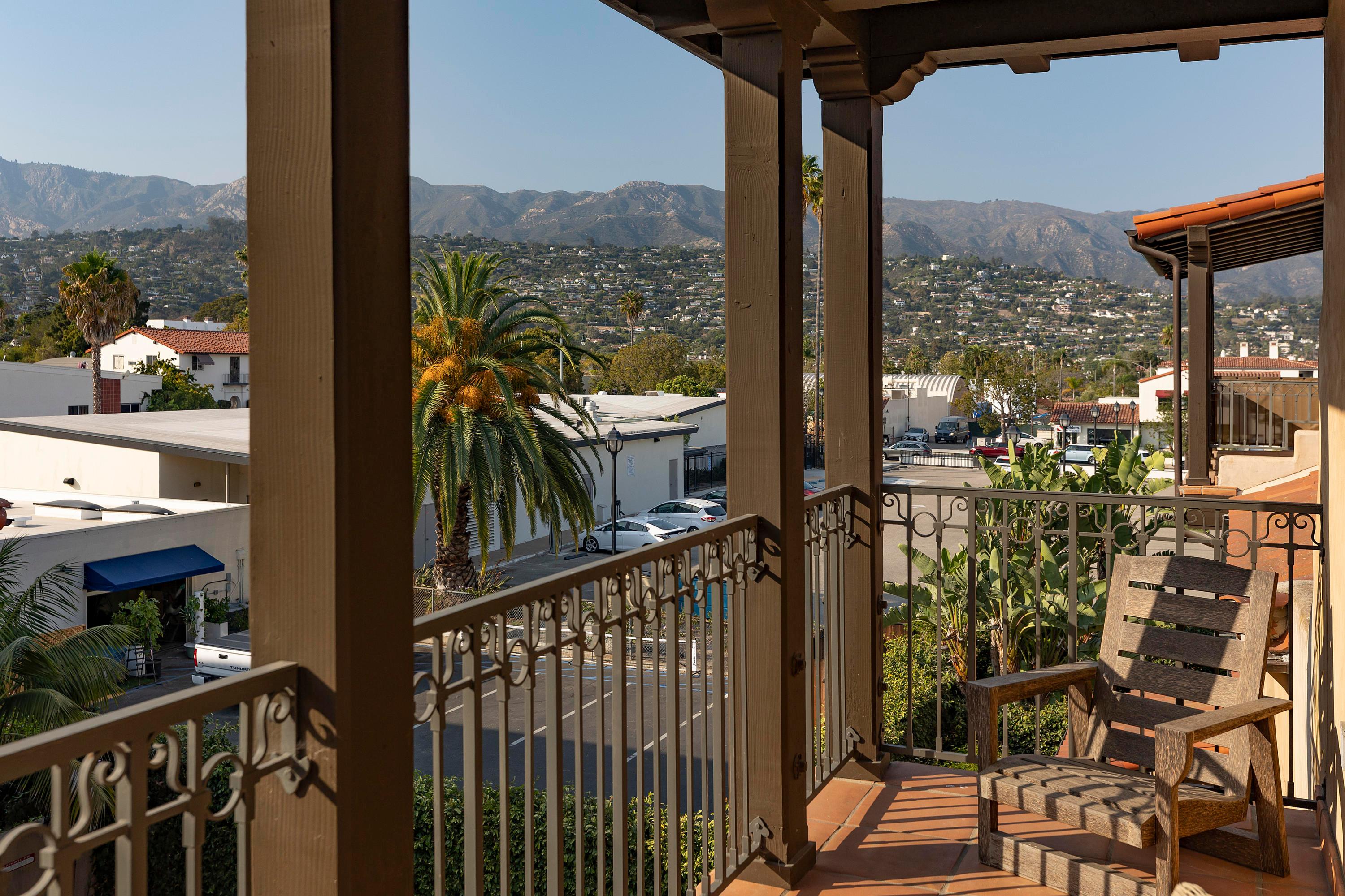 618 Anacapa Street Unit: #4