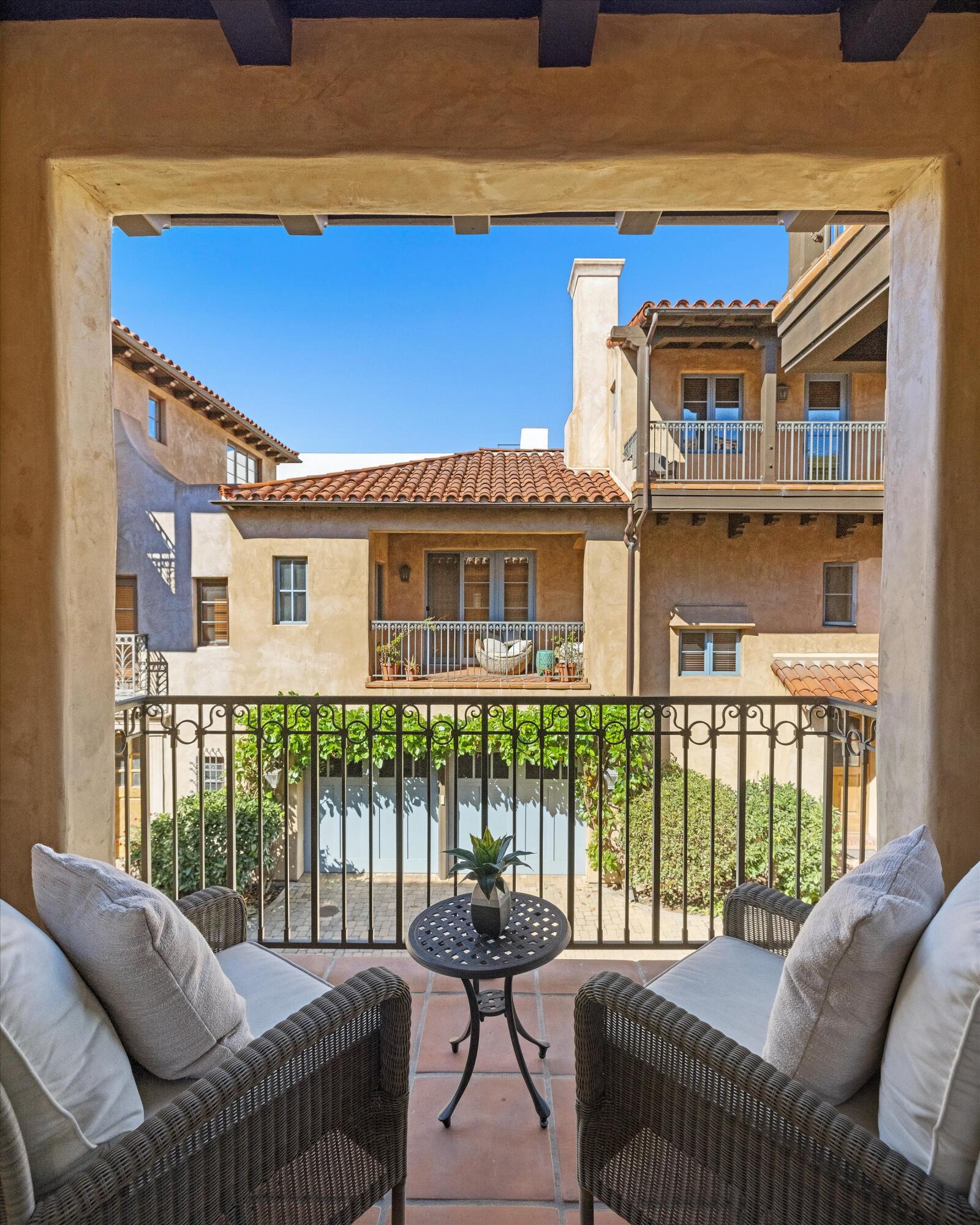 618 Anacapa Street, 4