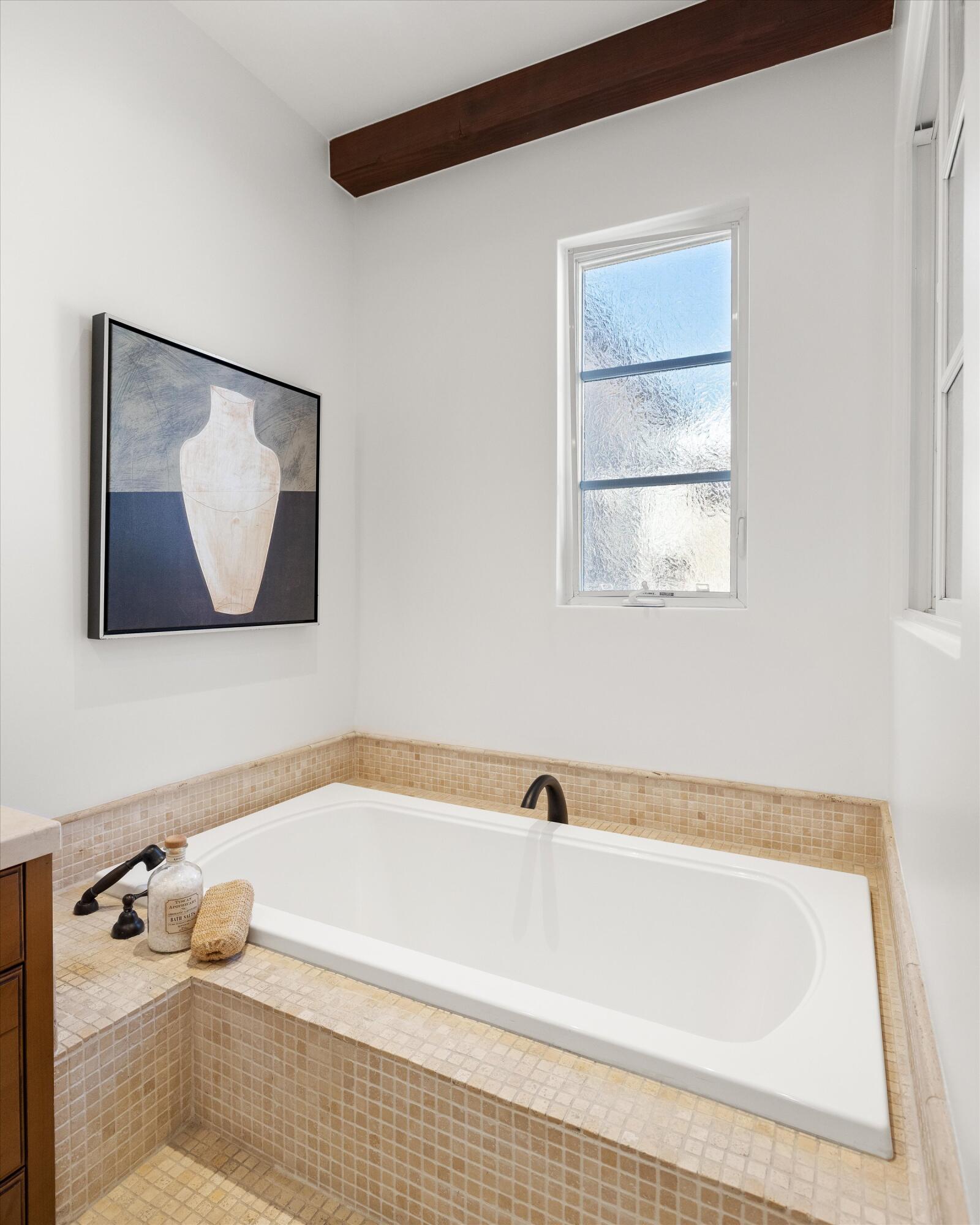 618 Anacapa Street, 4