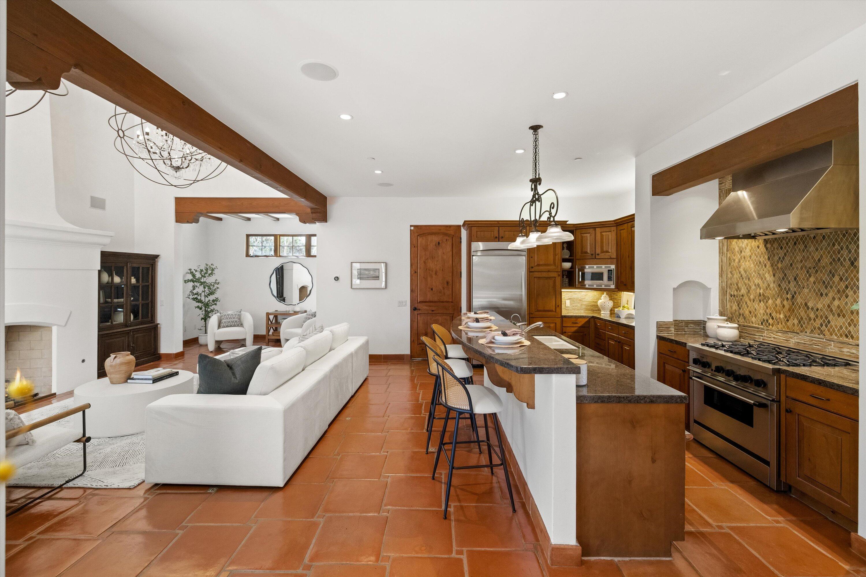 618 Anacapa Street, 4