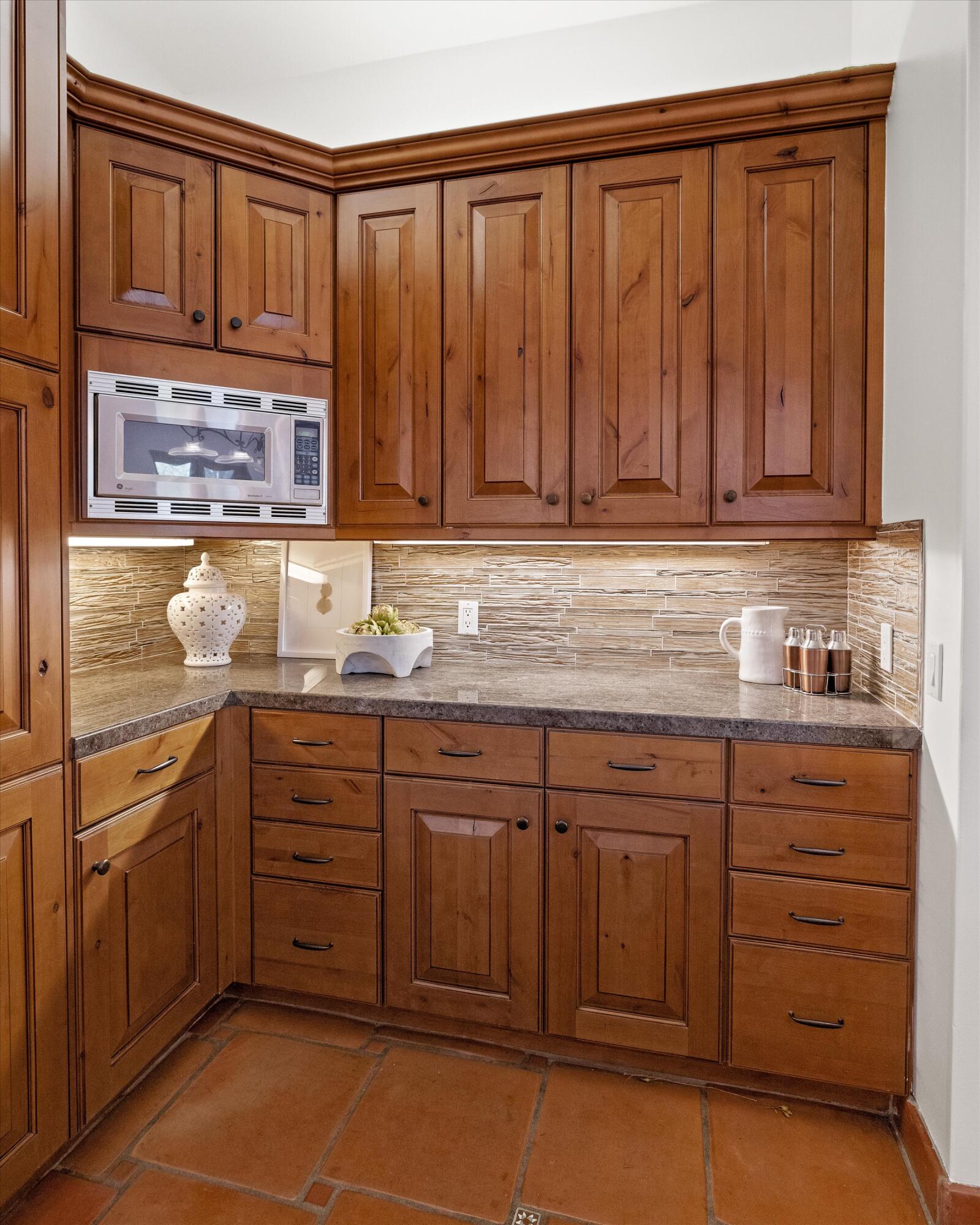 618 Anacapa Street, 4