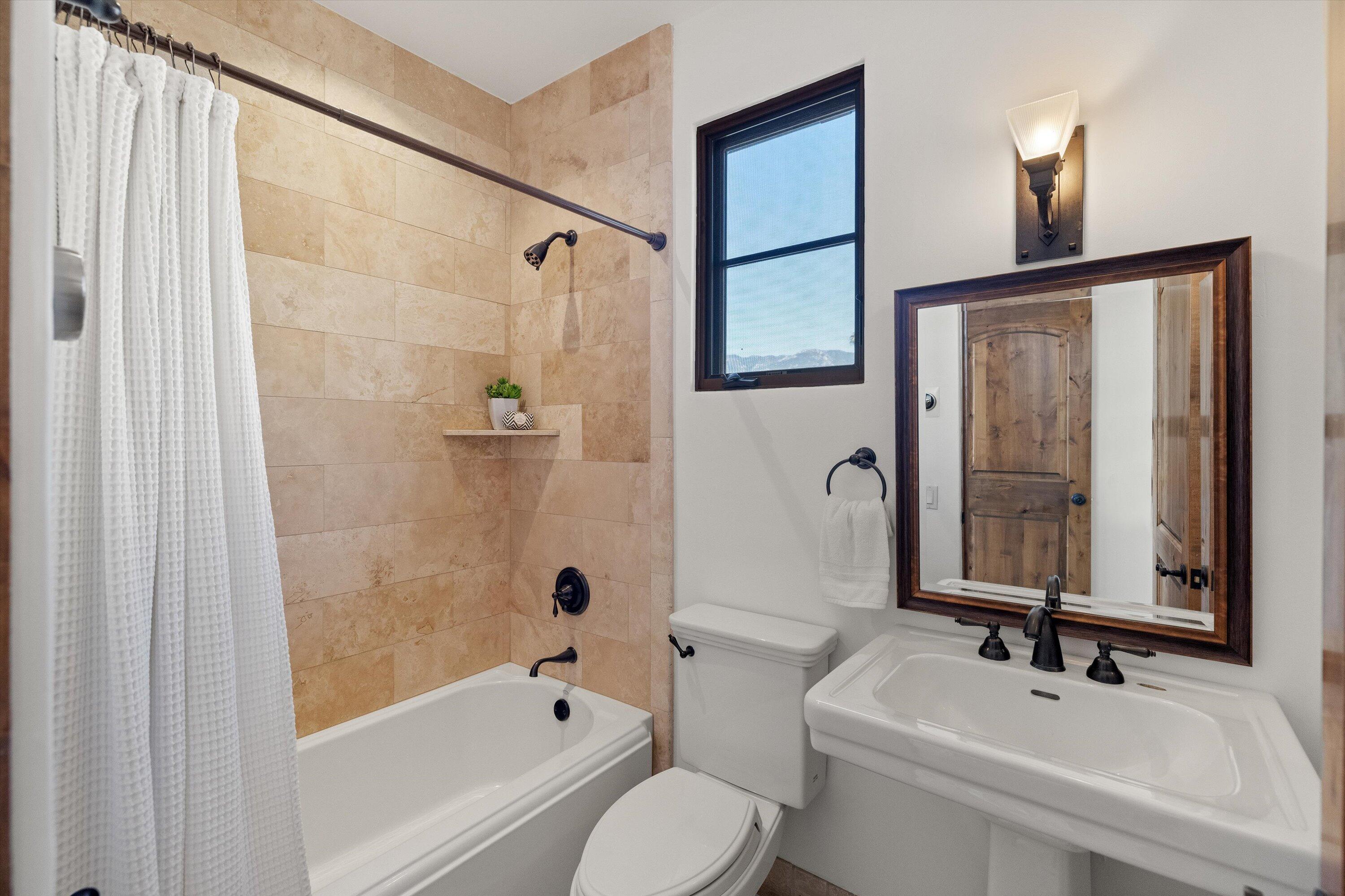 618 Anacapa Street, 4